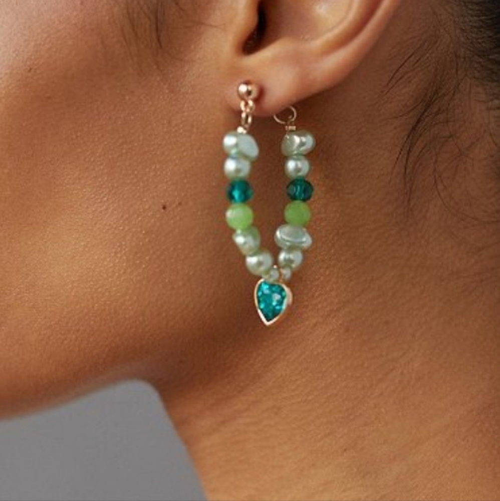 Uo Faux pearl and gem heart back hoop earrings